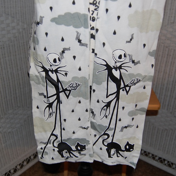 Tim Burton's The Nightmare Before Christmas Scarf - Picture 4 of 5